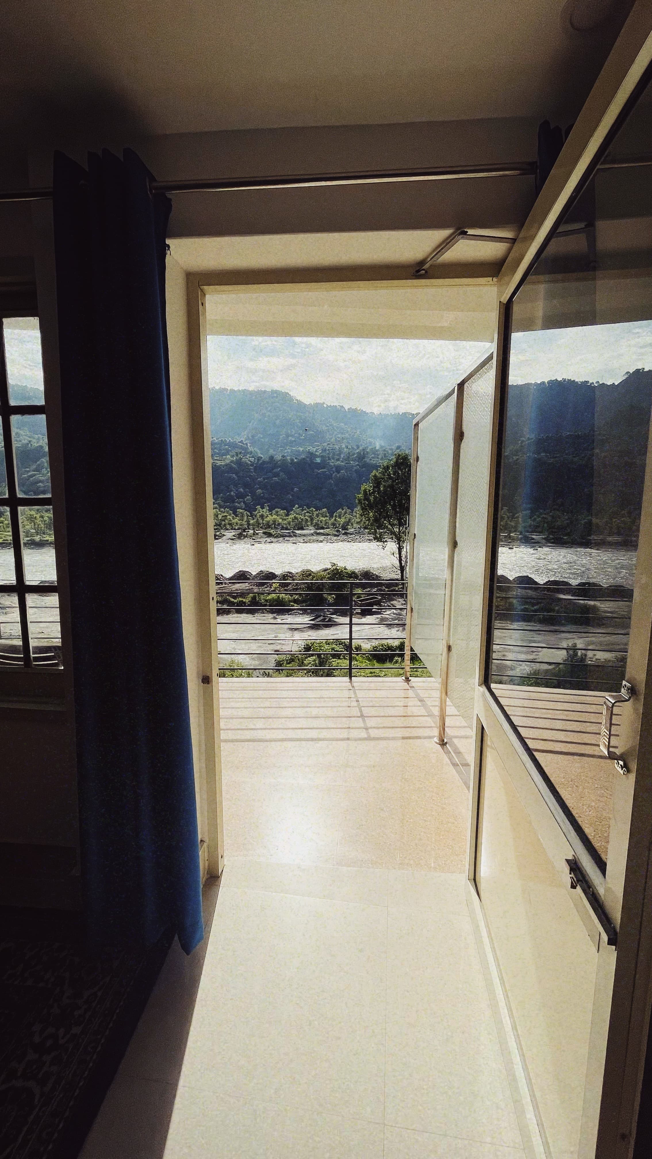 Deluxe Rooms at Jimmy's River Resort